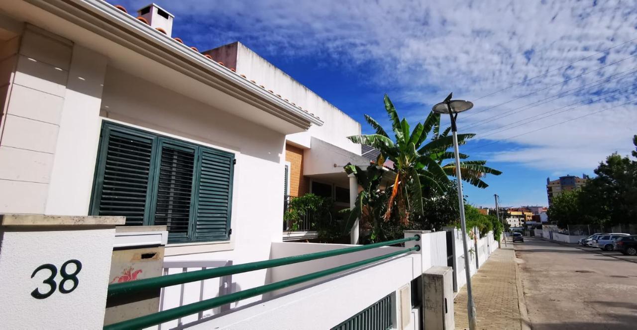 Quarto Duplo Com Kitchenette, Wc E Patio Privativo Apartment Corroios Exterior photo